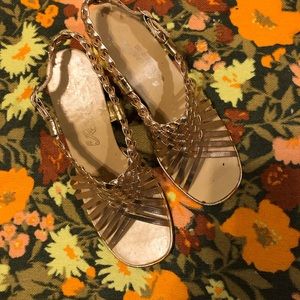 1950’s deadstock gold sandals